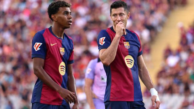 Lamine Yamal y Lewandowski, durante un partido con el FC Barcelona.