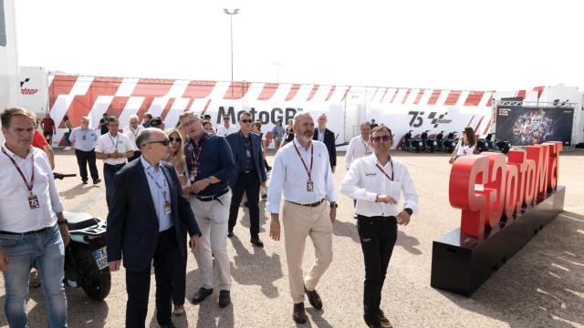 El presidente Azcón, a su llegada al circuito de Motorland.