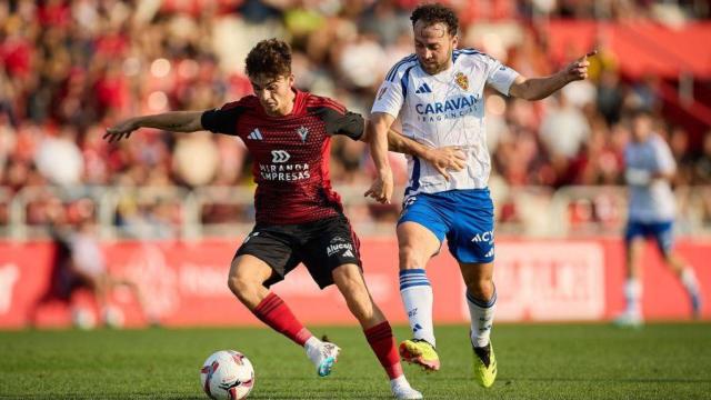 Acción de juego del Mirandés - Real Zaragoza