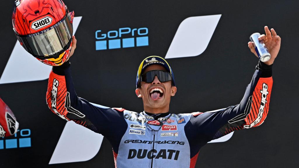 Marc Márquez celebra su victoria en el Gran Premio de Aragón, en el circuito de MotorLand.