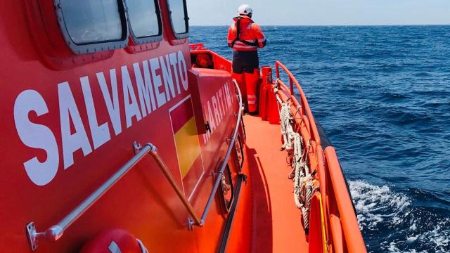 La nave Salvamar Enif, de Salvamento Marítimo.