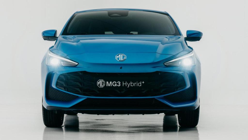 El frontal del MG3 Hybrid+ destaca por su diseño deportivo.