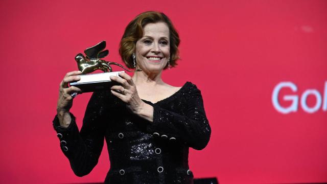 Sigourney Weaver, tras ganas el León de Oro.