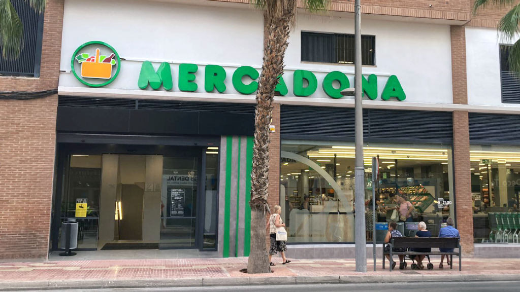 La fachada del Mercadona reformado en Sant Vicent del Raspeig.