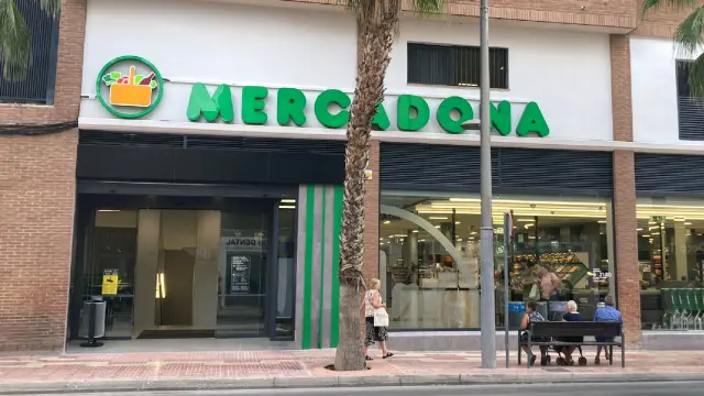 La fachada del Mercadona reformado en Sant Vicent del Raspeig.