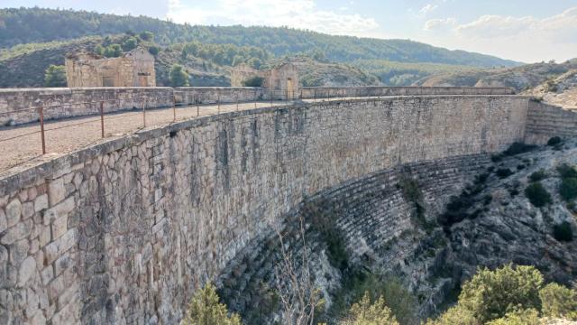 La presa activa más antigua de Aragón. Embalse de Escuriza.