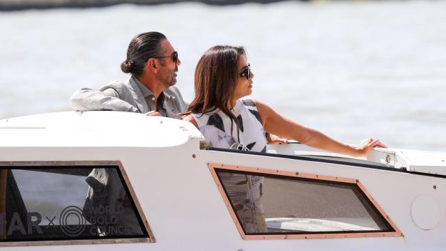 Eva Longoria y su marido, Jose Antonio Baston, llegando al Festival de Venecia.