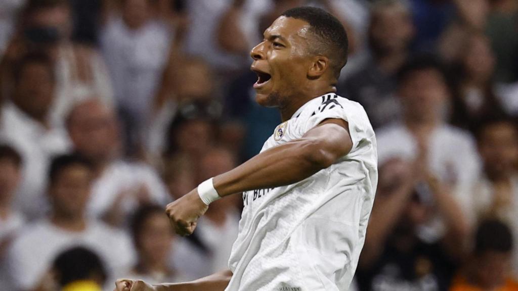 Kylian Mbappé celebra con rabia uno de los goles ante el Real Betis.