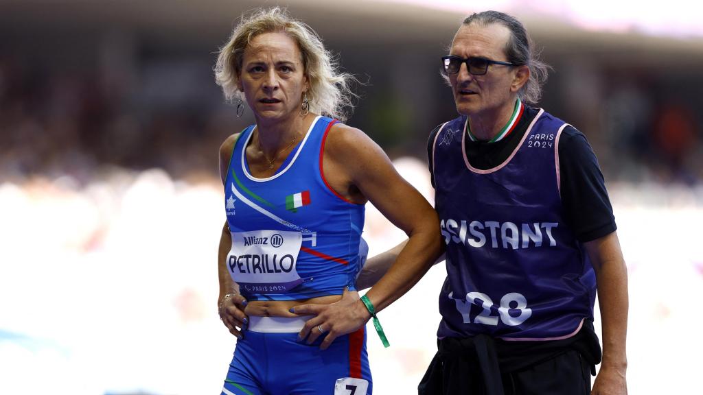 Valentina Petrillo, durante las series de 400 metros T2 femenino en los Juegos Paralímpicos de París.