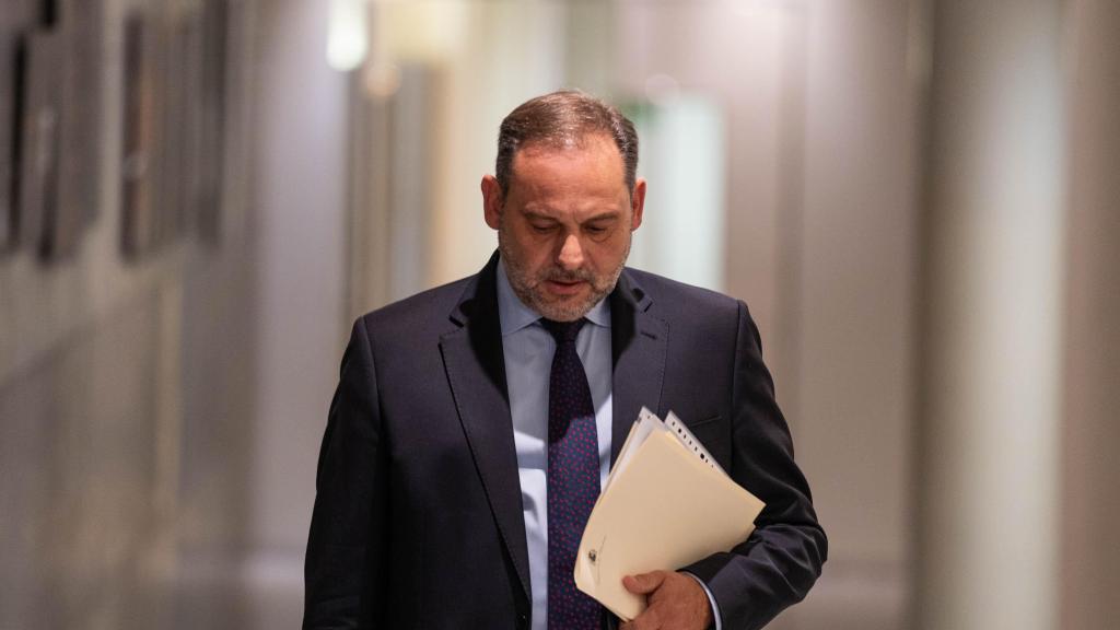 El diputado del Grupo Mixto José Luis Ábalos, durante una rueda de prensa, en el Congreso de los Diputados.