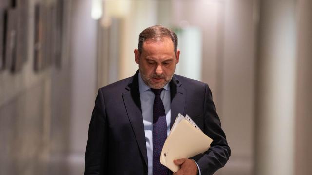 El diputado del Grupo Mixto José Luis Ábalos, durante una rueda de prensa, en el Congreso de los Diputados.