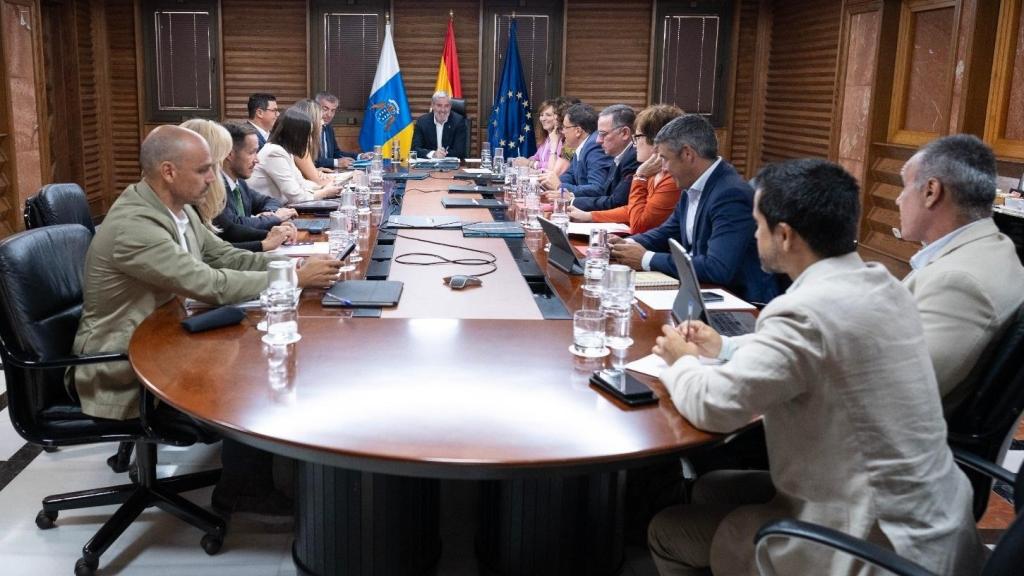 Fernando Clavijo preside la reunión del Consejo de Gobierno de Canarias, este lunes.