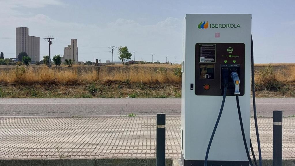 Punto de recarga de Iberdrola en Peñaranda de Bracamonte (Salamanca).