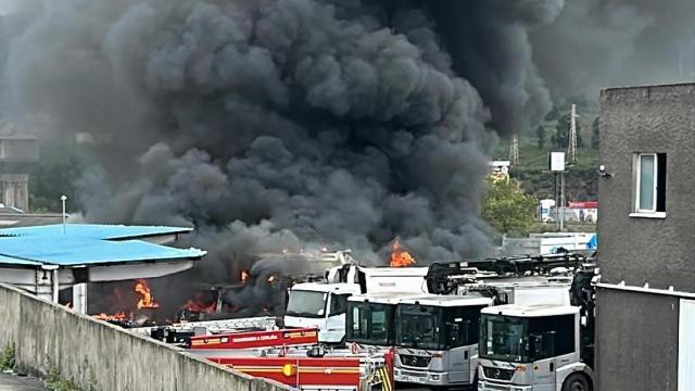 Incendio de camiones de Prezero en el polígono de Agrela, en A Coruña