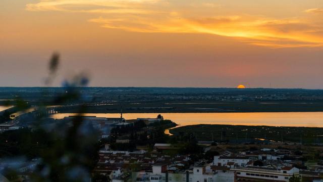 La puesta de sol es uno de los mayores alicientes de esta terraza.