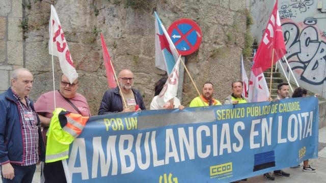 Concentración contra la precariedad de medios en el servicio de transporte sanitario hospitalario, en Vigo a 2 de septiembre de 2024.