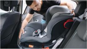 Una silla infantil para coche