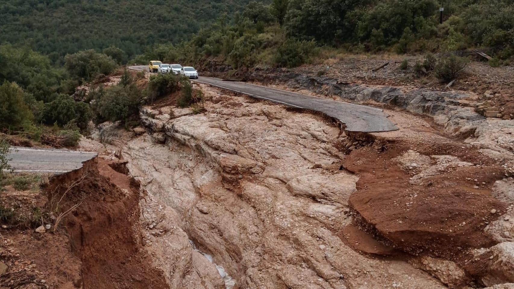 Las lluvias destrozan la carretera A-1227 en Huesca