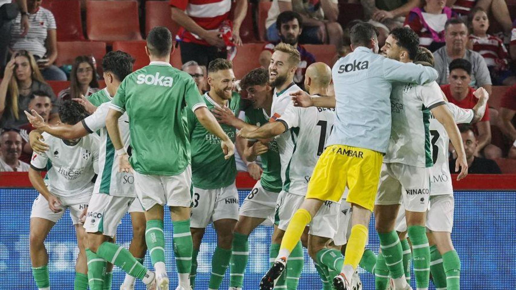 La S.D. Huesca, líder en solitario de Segunda División y único equipo con pleno de victorias