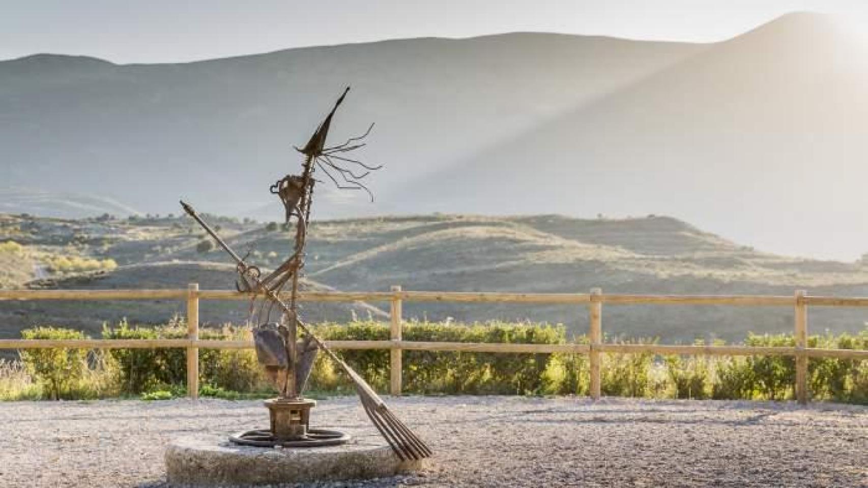 Escultura de una bruja en el pueblo zaragozano.