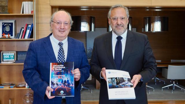 El presidente de las Cortes de Castilla y León, Carlos Pollán, recibe al presidente del Consejo Económico y Social de Castilla y León, Enrique Cabero, que le hace entrega del informe anual de la Institución correspondiente a 2023, este martes