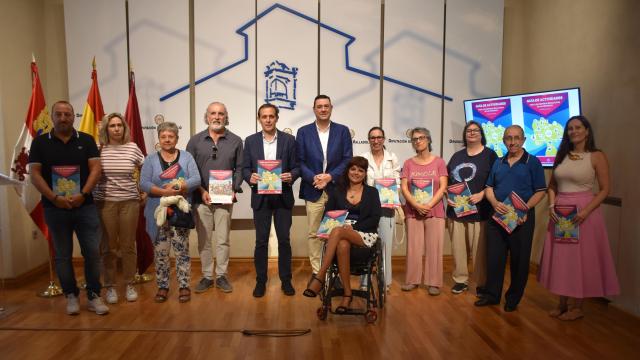 El presidente de la Diputación de Valladolid, Conrado Íscar, en la presentación de la nueva Guía de Actividades para los Centros Educativos de la Provincia 2024/2025