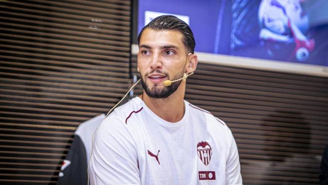 Rafa Mir, en su presentación con el Valencia