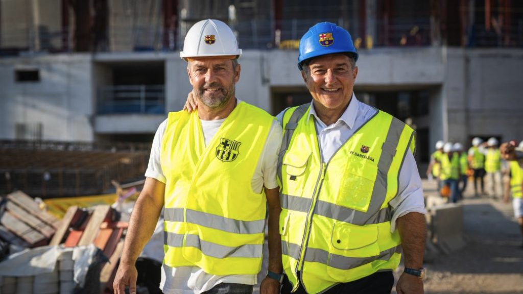 Hansi Flick y Joan Laporta, en las obras del Camp Nou