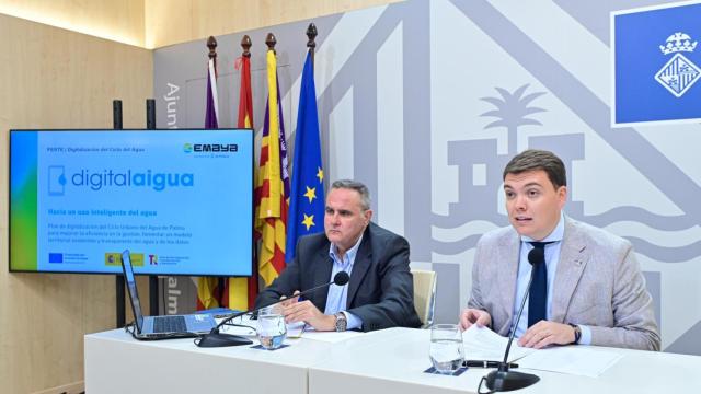 El concejal y presidente de Emaya, Llorenç Bauzà, y el gerente de Emaya, Llorenç Morey.