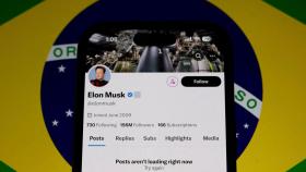 Perfil de Elon Musk en X (Twitter) con la bandera de Brasil