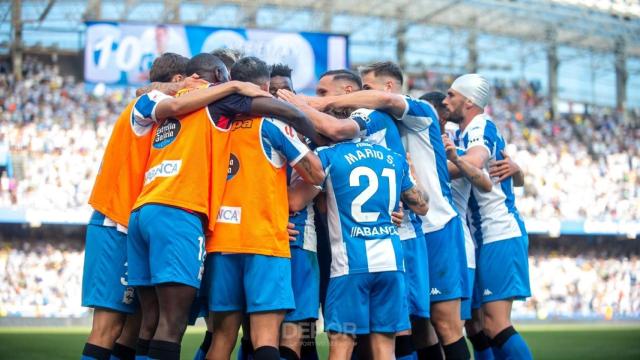 La plantilla del Dépor celebrando el gol de Yeremay contra el Racing de Ferrol