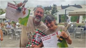 Francisco Gil y Sonia Rodríguez al recibir su premio