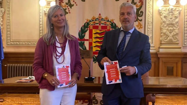 Irene Carvajal y César Mata en el acto de presentación de los coloquios taurinos de 2023”