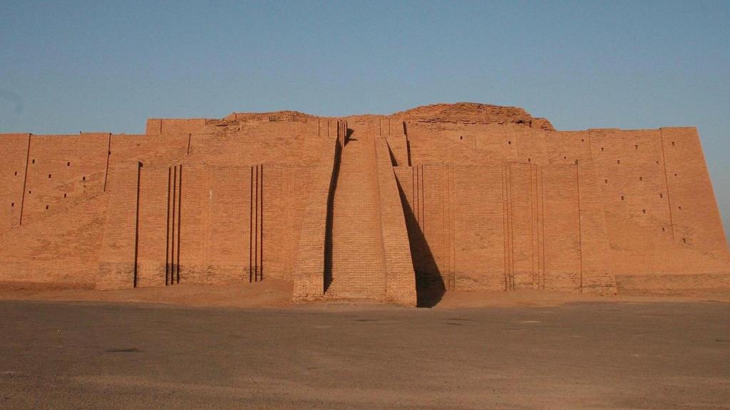 El Zigurat de Ur (siglo XXI a. C.), cerca de Nasiriya, Irak.