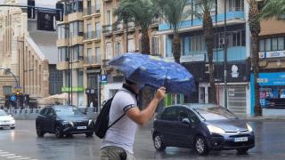 Los espectaculares vídeos de la tormenta en la provincia de Alicante con cortinas de agua y calles inundadas