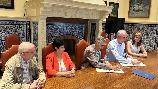 El Ayuntamiento de Segovia firma el convenio de colaboración con la Asociación Andrés Laguna para promocionar las Ciencias de la Salud, este miércoles