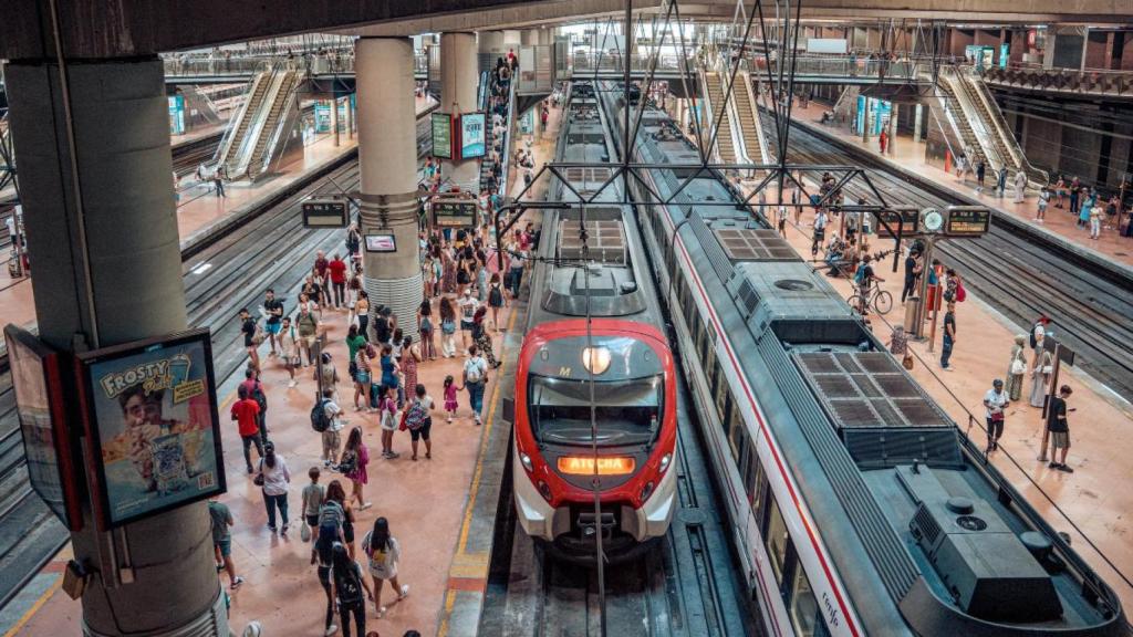 Andén de un tren de cercanías en la estación Almudena Grandes-Atocha Cercanías, en una fotografía de 2023.