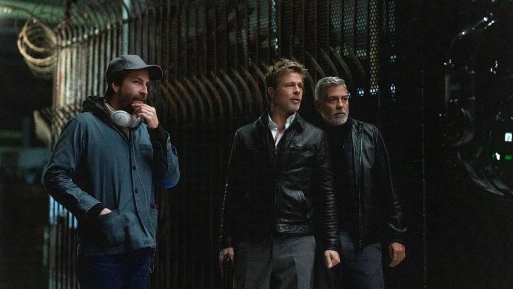 Jon Watts, Brad Pitt y George Clooney en el rodaje de 'Wolfs'