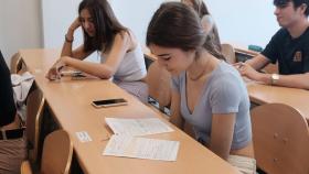 Estudiantes realizan un examen en la Universidad de Sevilla.