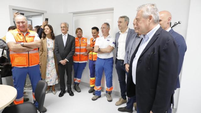 El conselleiro de Sanidade, Antonio Gómez Caamaño, visita la instalaciones de la base del Hospital do Salnés.