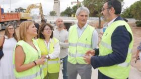 La rectora Amparo Navarro visita las obras del paso inferior de San Vicente.