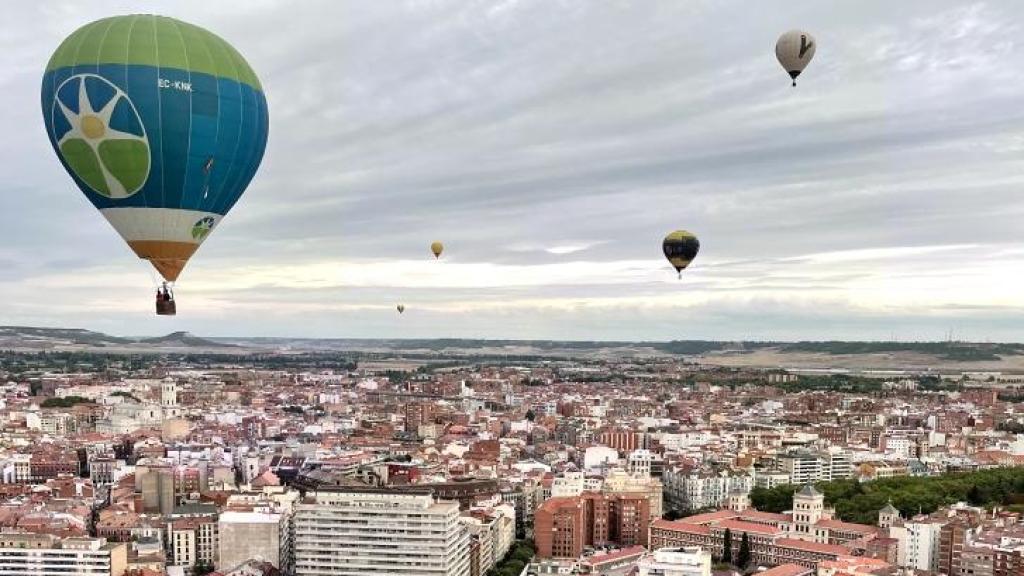 Los globos sobrevolando el cielo de Valladolid