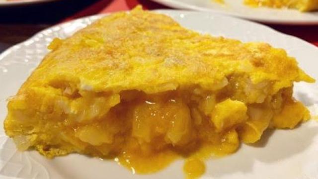 Una tortilla de patatas jugosa.