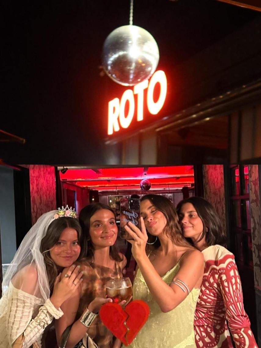 Bea Gimeno junto a María Pombo, María García de Jaime y Alejandra Navarro en su despedida de soltera.