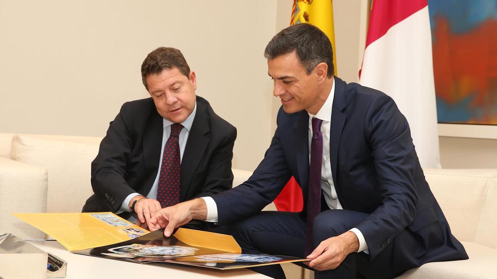 Emiliano García-Page y Pedro Sánchez, durante su encuentro en La Moncloa el 15 de octubre de 2018.