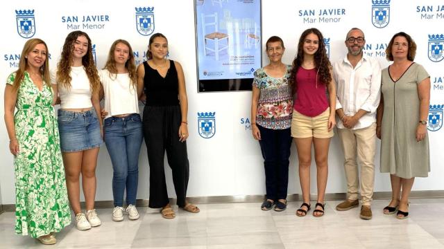 El acto de presentación de la obra de teatro 'El hotelito' de Antonio Gala, que será interpretada por el grupo de teatro del colegio Sagrado Corazón.