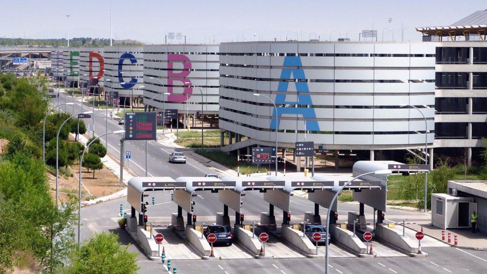 Aparcamientos en el aeropuerto de Madrid Barajas.