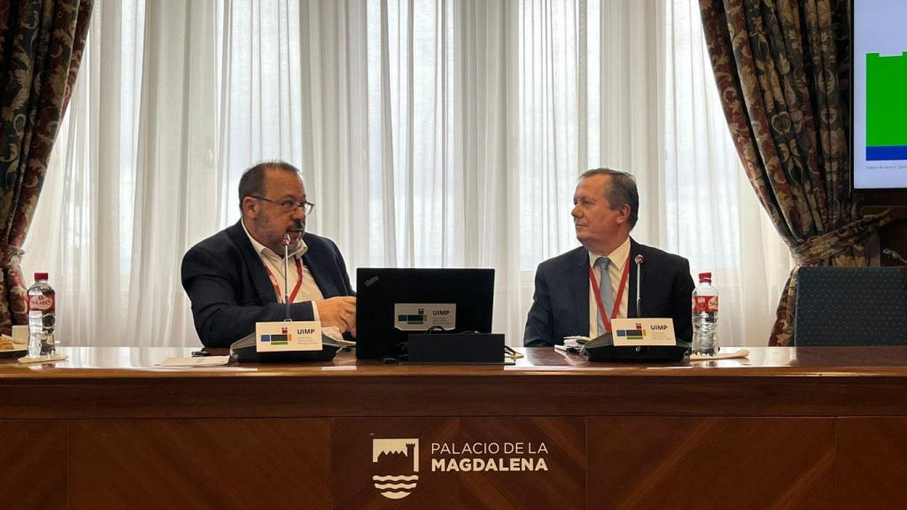 César Hernández, director general de Farmacia, junto a Rui Santos Ivo, presidente de la Autoridad Nacional de Medicamentos y Productos Sanitarios de Portugal.