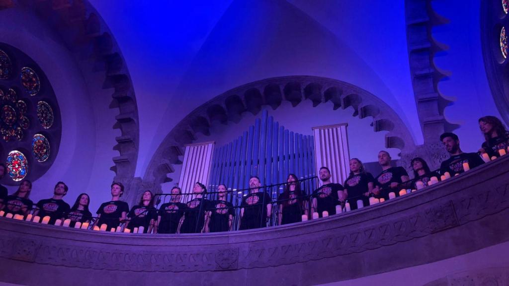 Una de las escenas del musical 'Los pilares de la Tierra' durante la presentación en la Iglesia Evangélica Alemana de Madrid.