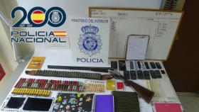 Objetos incautados en la intervención policial